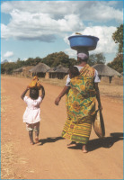Abbildung 8: Afrikanische Frauen am Weg